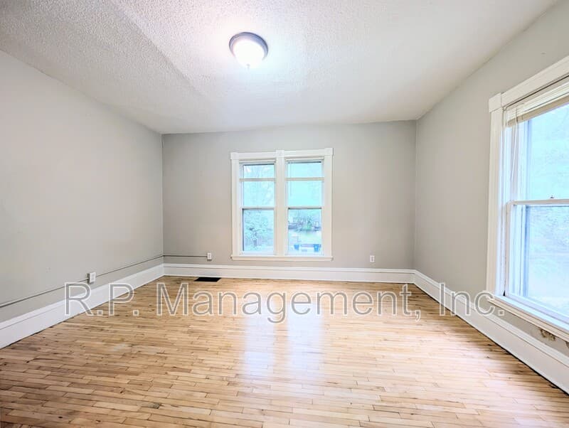 Saint Paul Condo: 2048 Carroll Ave
