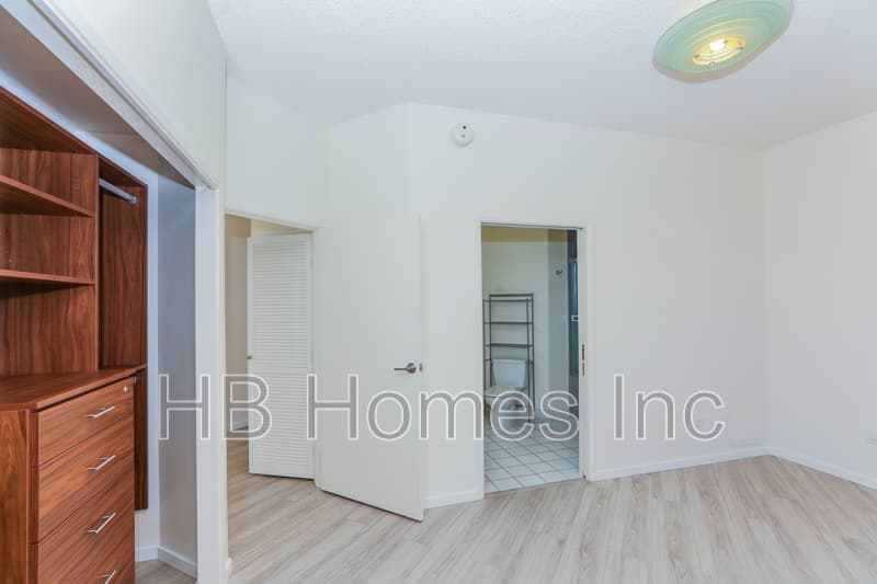 Honolulu Condo: 725 Kapiolani Boulevard #2402 - 1