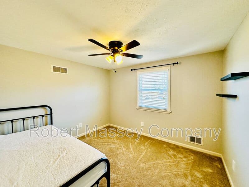Louisville House: 2603 Aintree Way