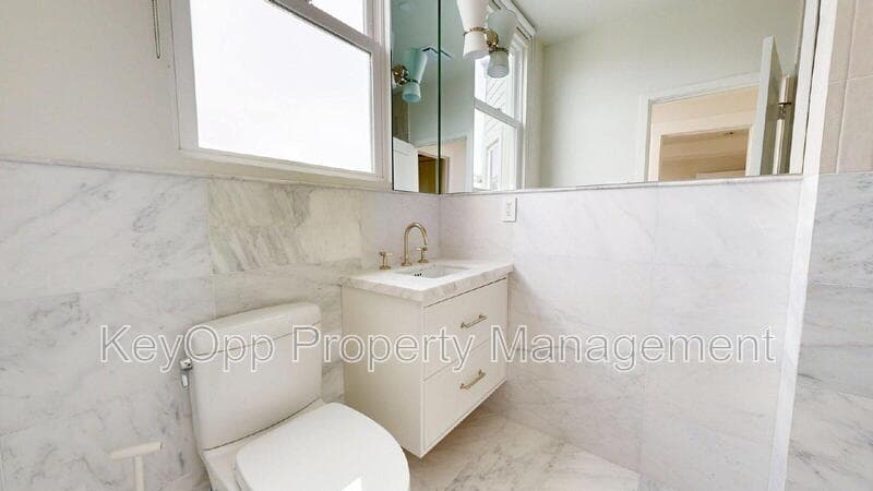 San Francisco Condo: 2250 Green Street