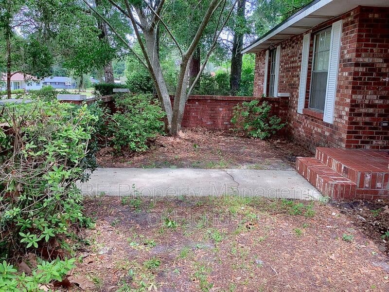 Ocala House: 711 NE 41st Avenue