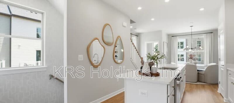 Woodbridge Townhome: 3738 District Dr.