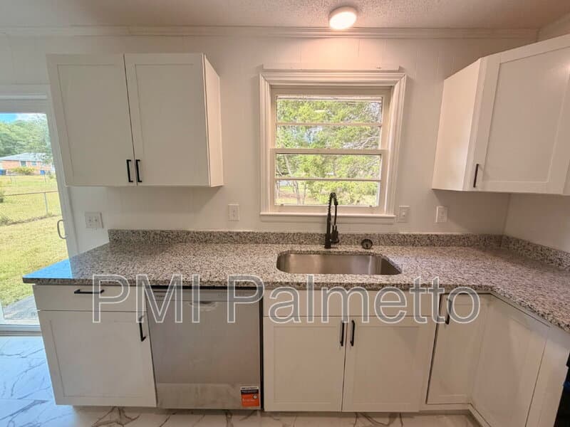 Columbia House: 1805 Carousel Cir