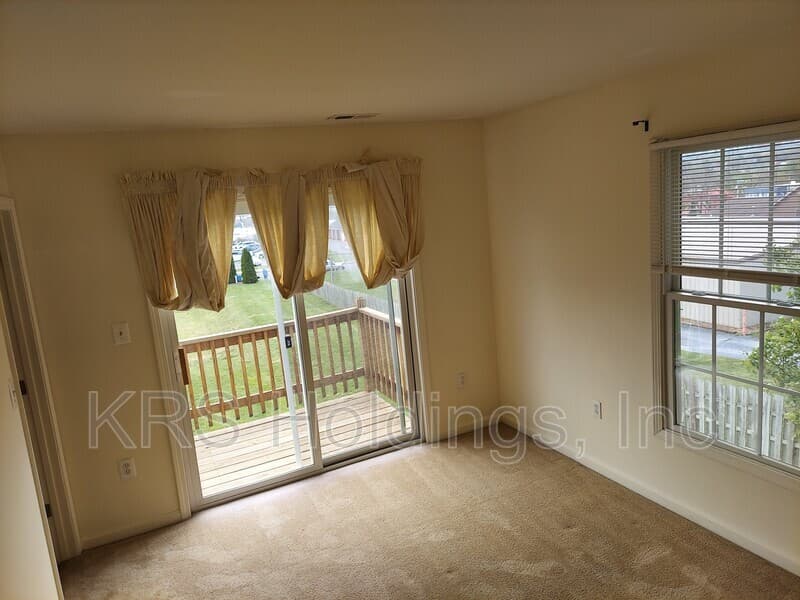 Harrisonburg Townhome: 1143 Commercial Ct