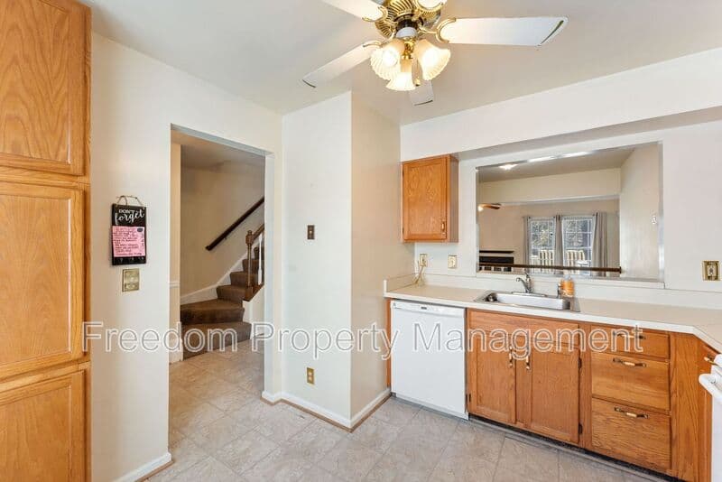Warrenton Townhome: 726 Pine Tree Ct.