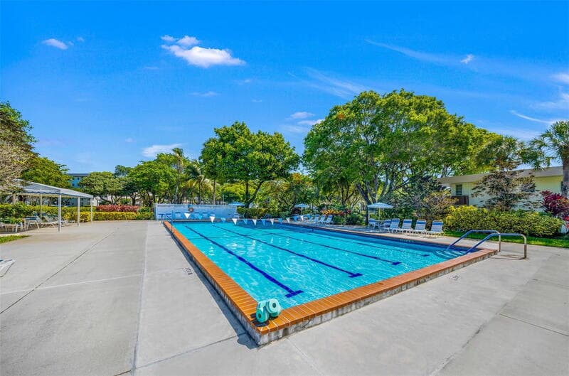 POMPANO BEACH Condo: 3641 Oaks Clubhouse Drive