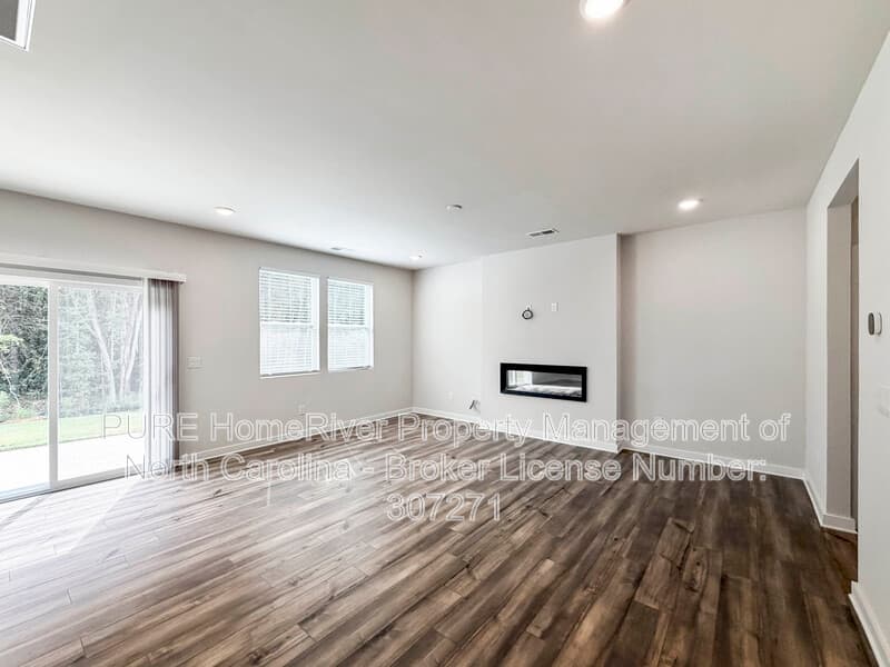 Hickory House: 2944 31st St Ln NE