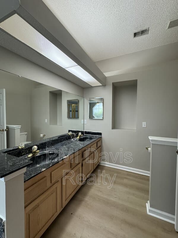 Jacksonville House: 9092 Camshire Dr