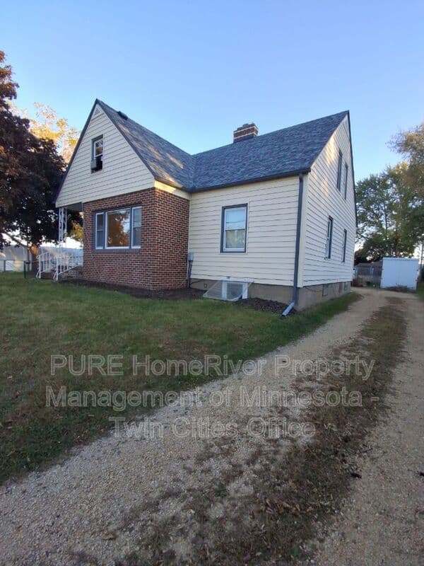 Hugo Condo: 5557 146th St N