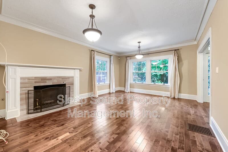 Portland House: 3835 SE Ankeny Street