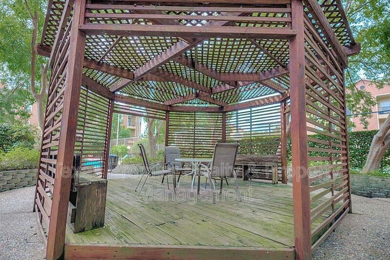 Houston Condo: 10811 Richmond Ave