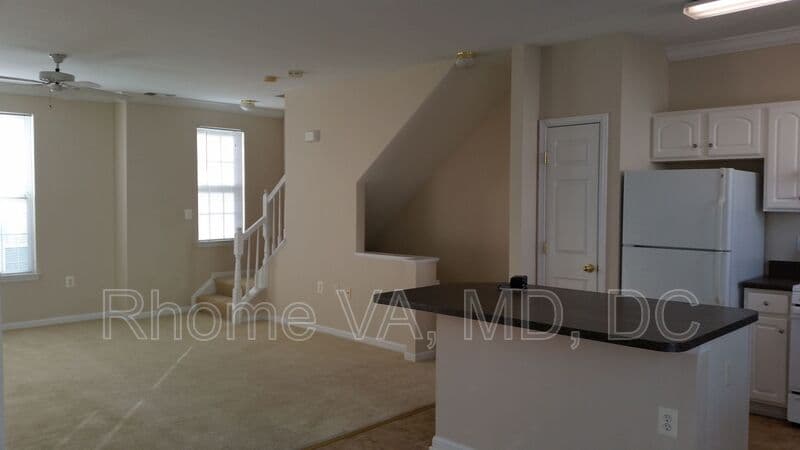 Ashburn Townhome: 21792 Dragon's Green Square