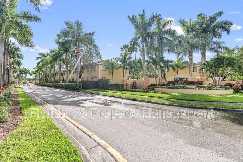 Homestead Condo: 1663 SE 29 st.