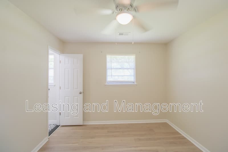 Charleston House: 305 Millcreek Drive