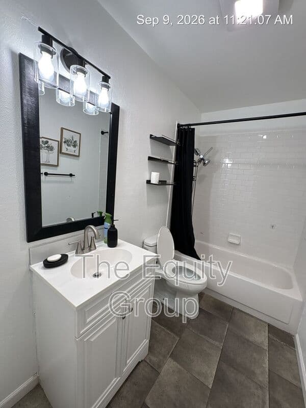 Hanford House: 1105 Freddie Circle