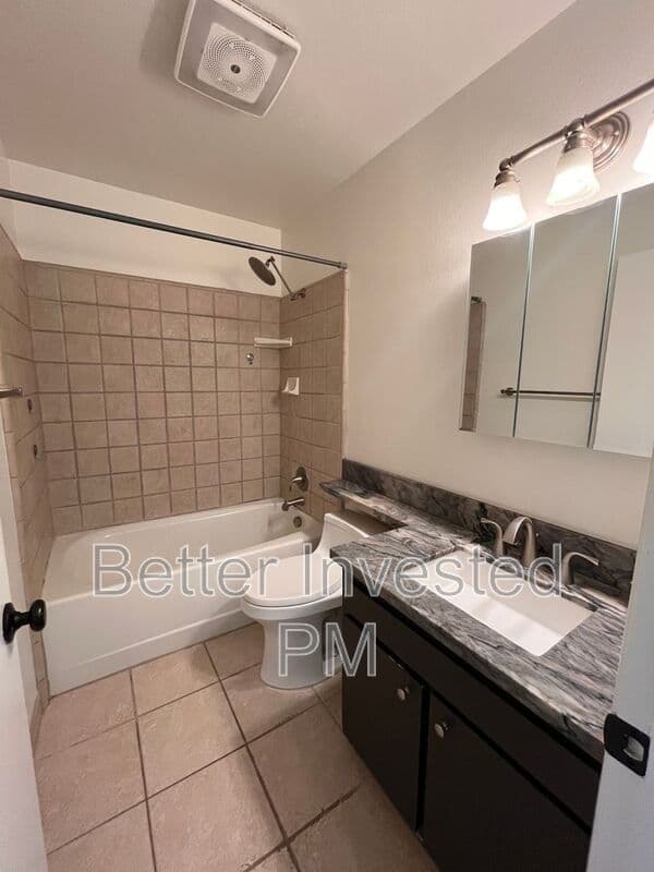 Healdsburg Condo: 427 North St