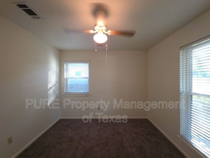 Elgin House: 304 McClendon Dr