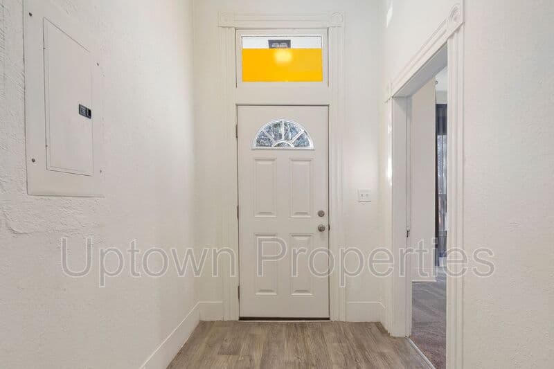 Portland House: 624 NW 22nd Ave
