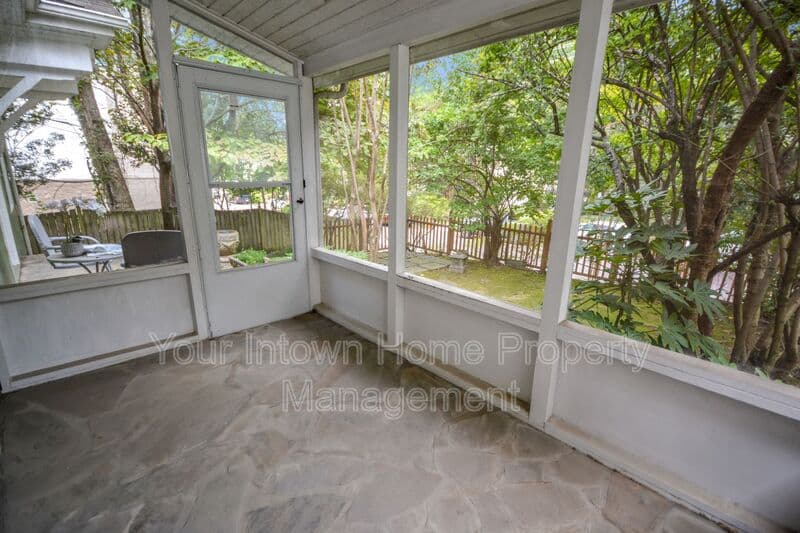 Atlanta House: 619 Cooledge Ave NE