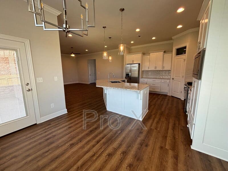 Bentonville House: 1431 Overcup Oak Ln
