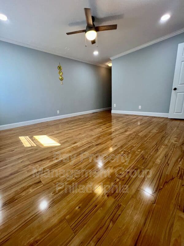 Philadelphia House: 2988 Welsh Rd