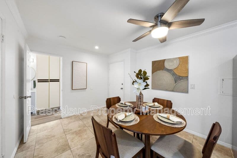 San Diego House: 6780 Friars Rd