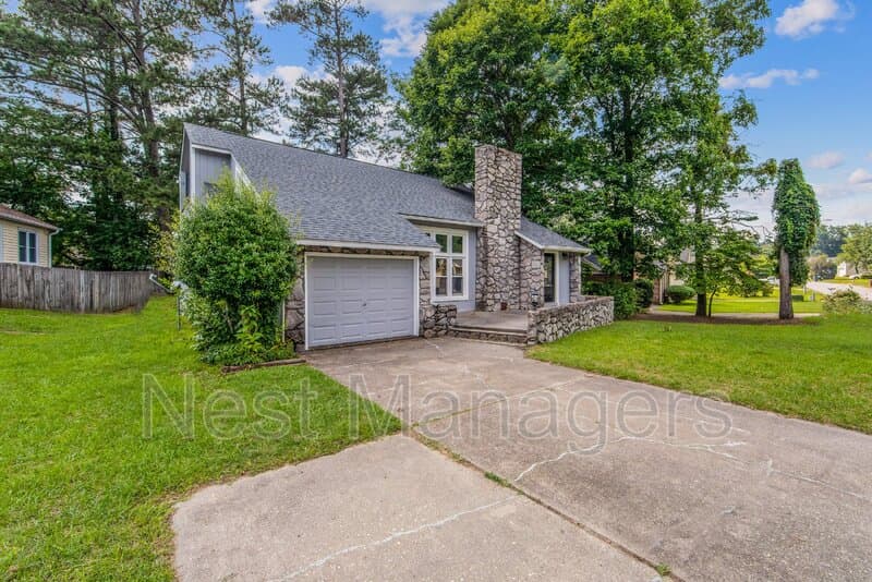 Fayetteville House: 3597 Hastings Drive
