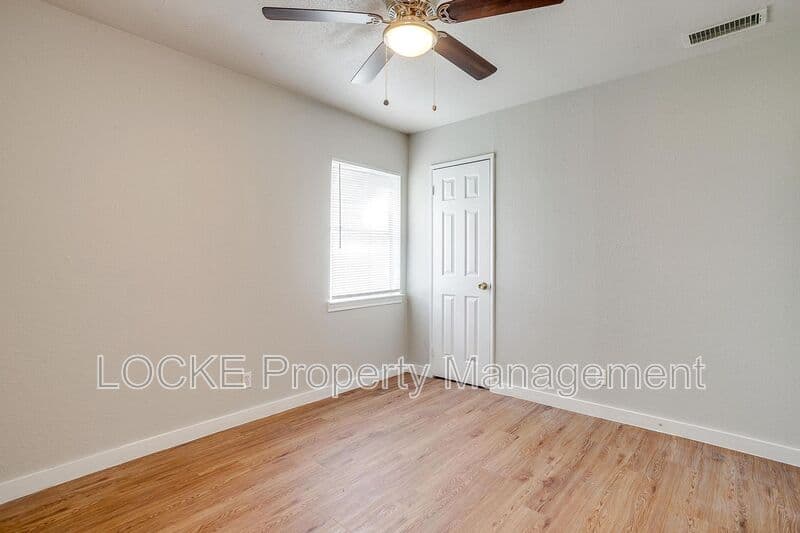 Fort Worth House: 3417 S University Dr