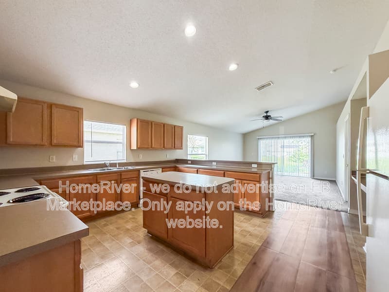 Tavares House: 2272 Merry Rd