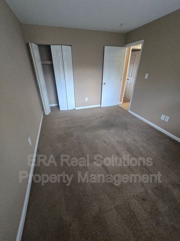 Columbus House: 2324 N WOODBROOK E CR
