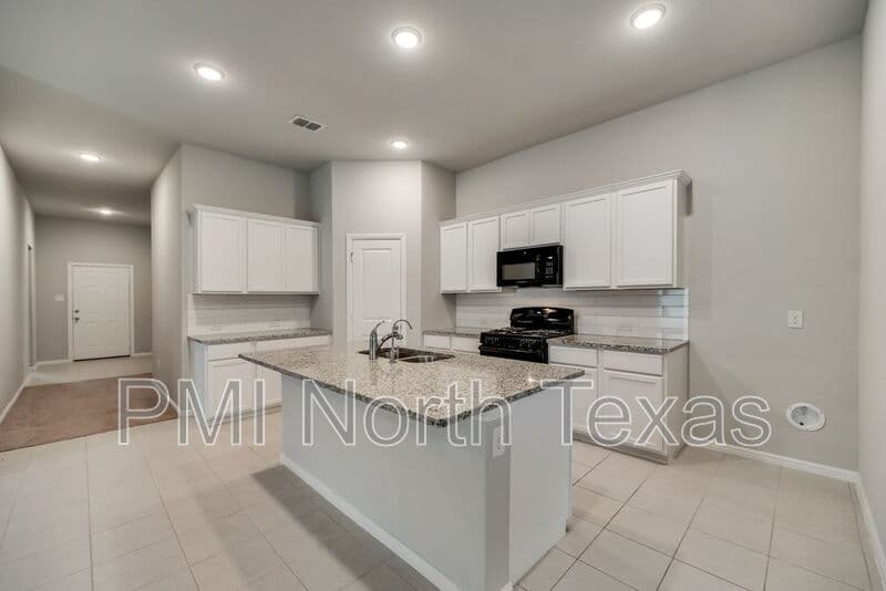 Celina House: 4544 Hemingway Ave