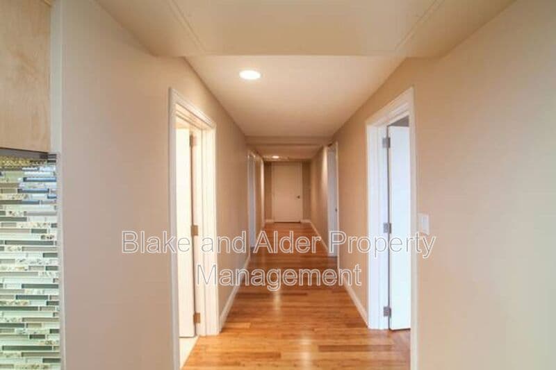 Portland House: 4330 SW Council Crest Dr