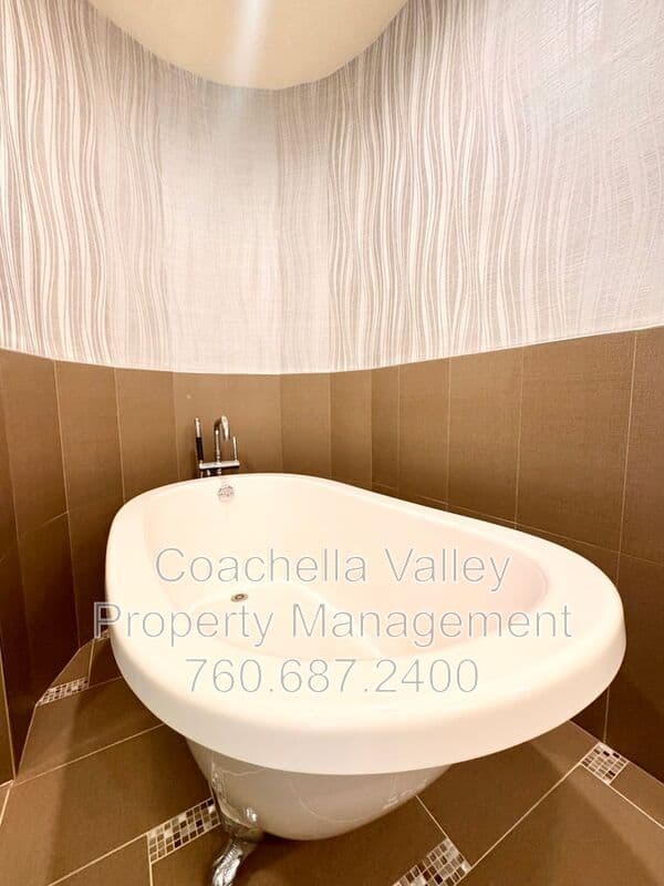 Rancho Mirage House: 21 Lake Shore Dr