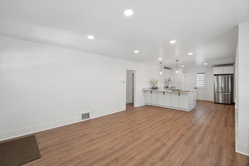 Royal Oak House: 214 West Twelve Mile Road