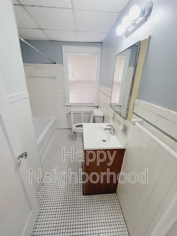 Meriden House: 115 New HanoverUnit 1