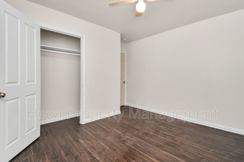 Houston Condo: 4207 Phlox St