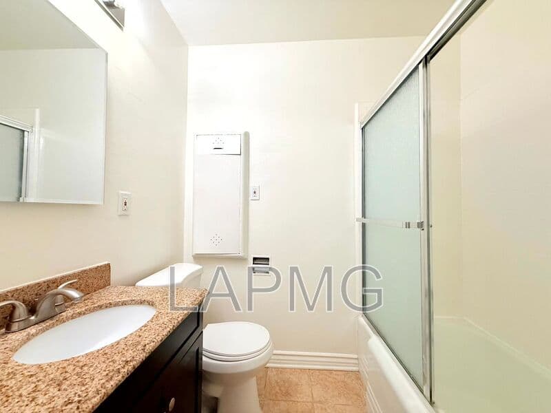 Los Angeles House: 1266 N Serrano