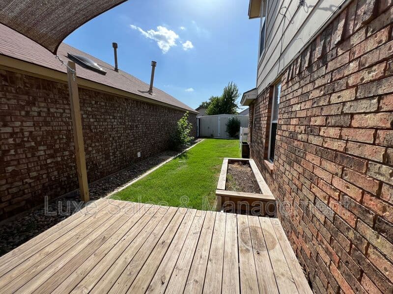 Moore House: 2137 Goodrich Drive