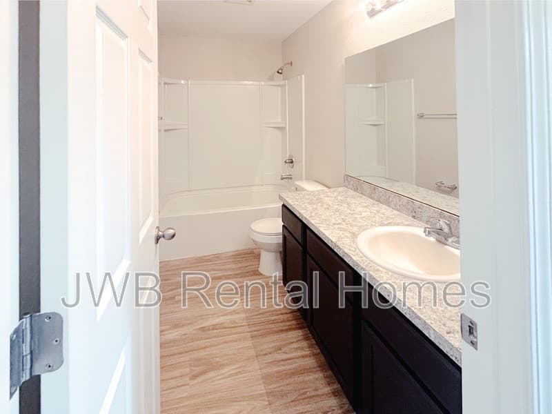 Jacksonville House: 8585 Jasper Ave