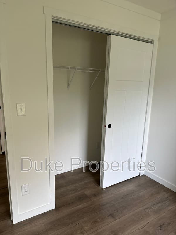Utica House: 224 Tipperary Drive