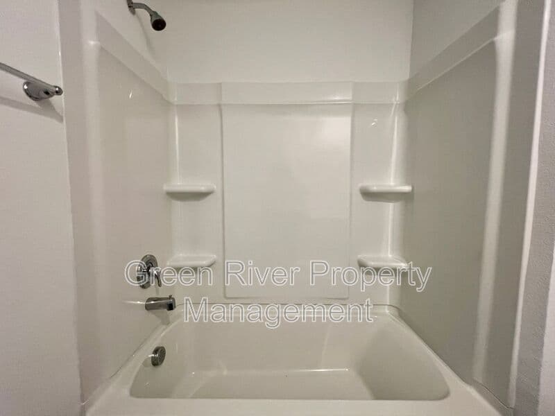 Middleburg House: 827 Rivertree Place
