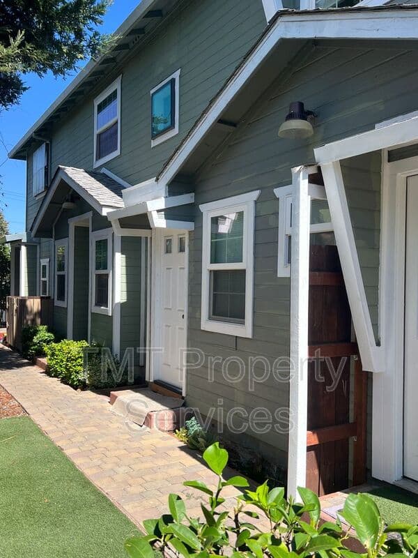 Sacramento House: 376 Morrison Avenue