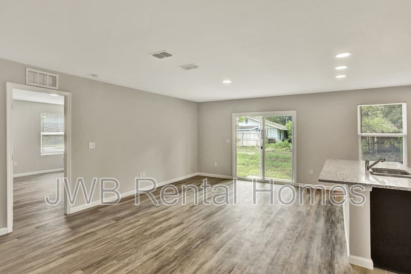 Jacksonville House: 2911 Tinsley Rd