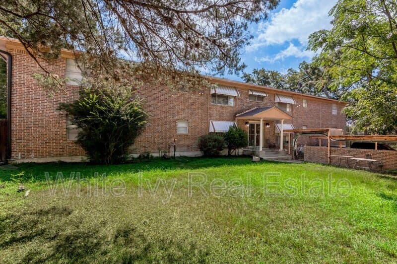 Huntsville Condo: 818 University Ave