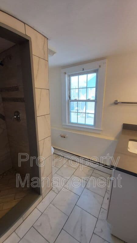 NEW MILFORD House: 125 RAILROAD ST