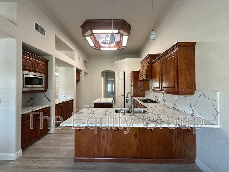 Visalia House: 239 North Preston St