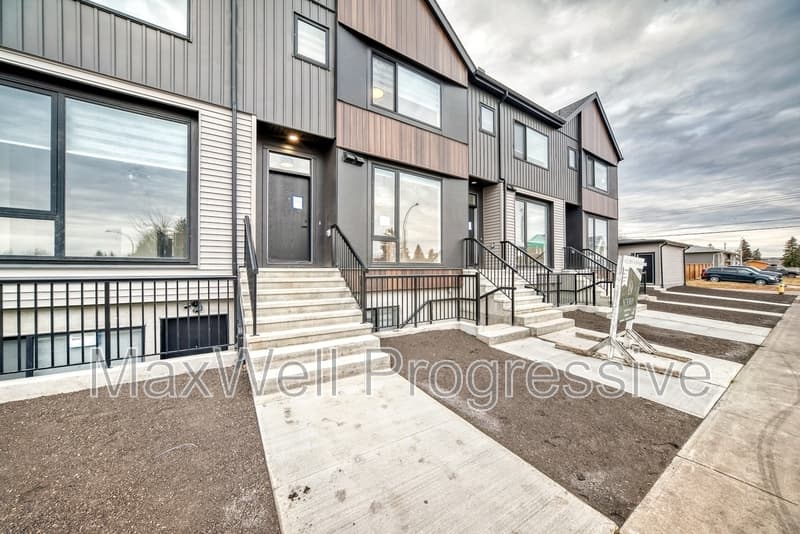 Edmonton Townhome: 15720 103 Ave