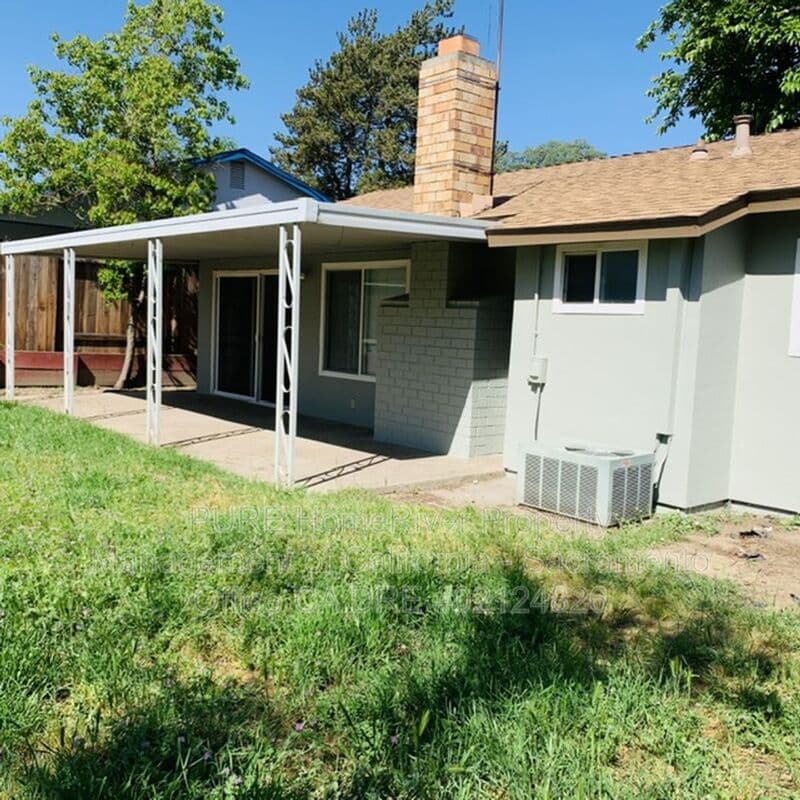 Sacramento House: 5320 Andrea Boulevard