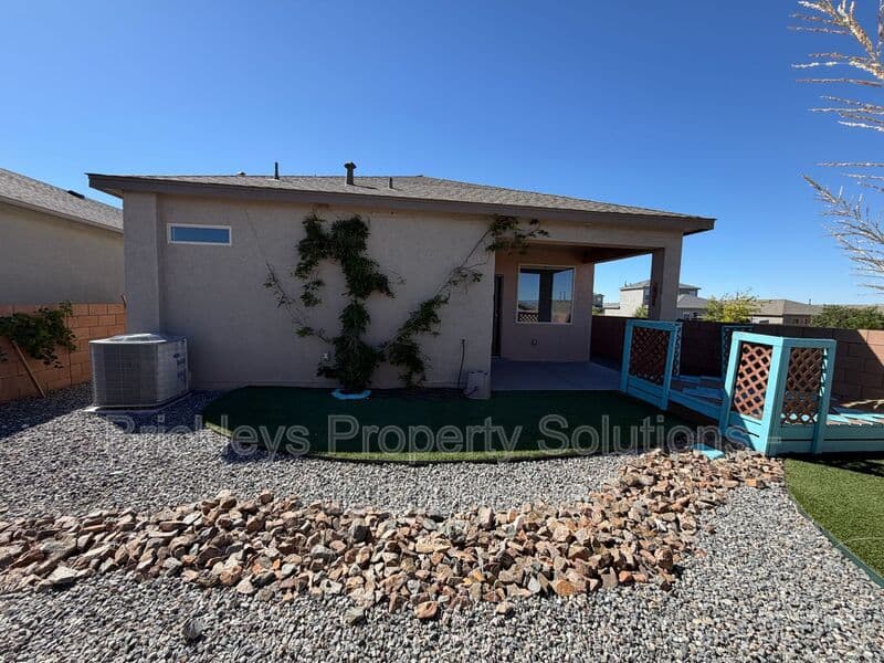 Rio Rancho House: 4875 Mount Salas St NE