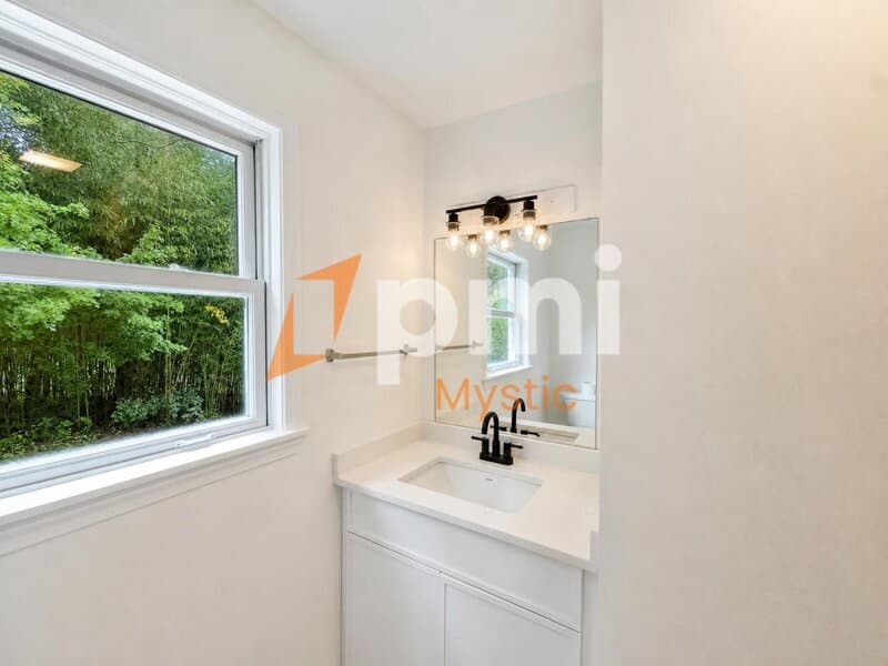 Mystic House: 106 Deerfield Ridge Dr